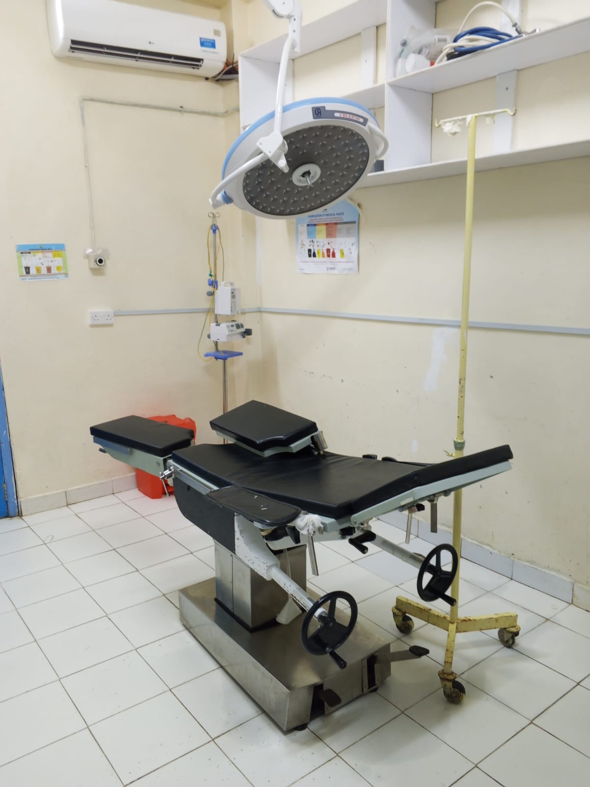 Operating theatre with surgical table and lighting